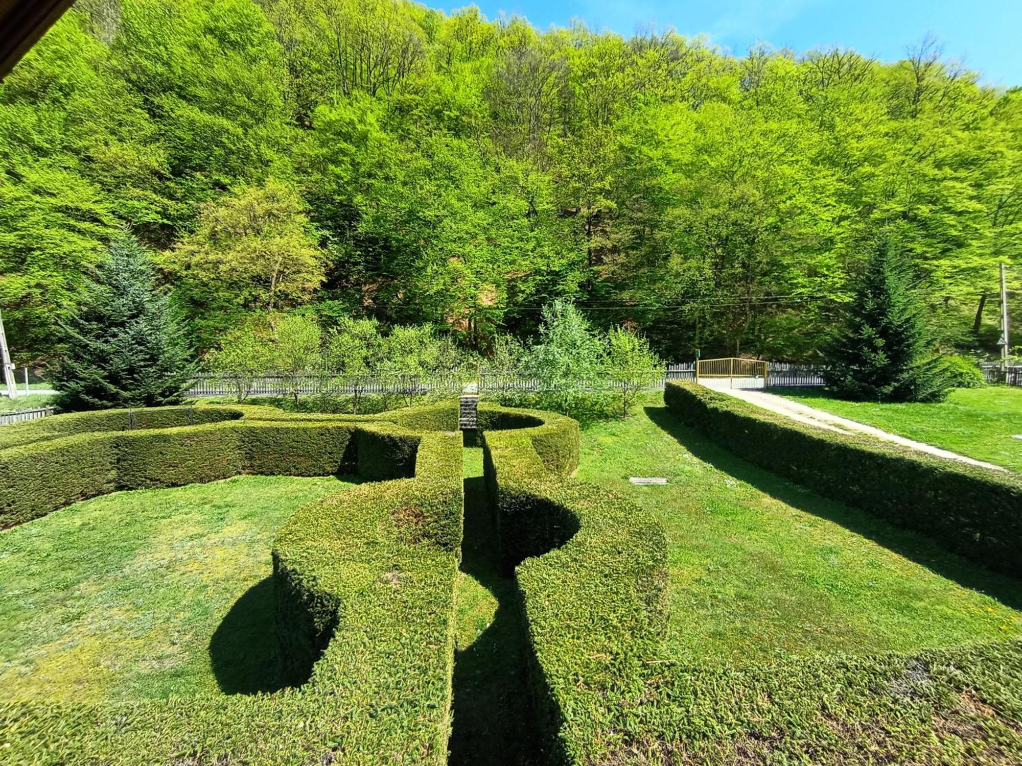 Pensiunea Poarta Raiului Cugir エクステリア 写真